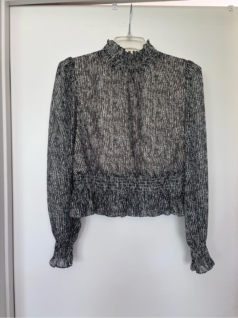 Parisian-style blouse 🦚